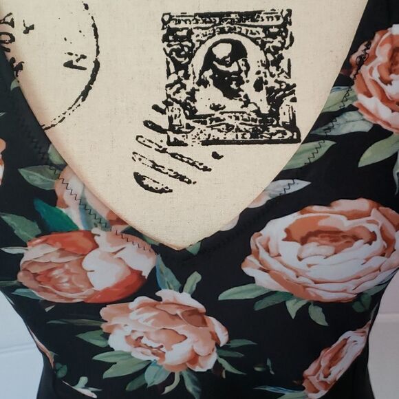 Cupshe Black With Rose Print Swimsuit - Picture 4 of 6